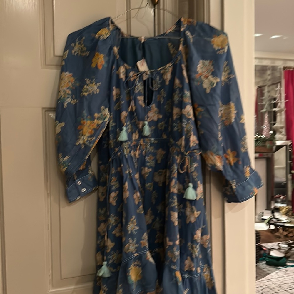 Brand new free people mini dress. Cotton with a flow and 3 quar length sleeve